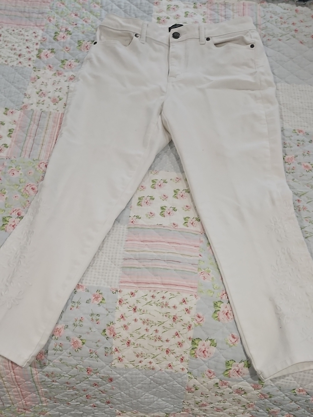 Women's White Cropped Jeans - Classic Ankle Length
